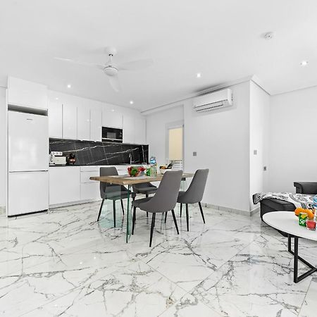 טורבייחה Apolo Beach Front - Sea View Luxury Apartment מראה חיצוני תמונה
